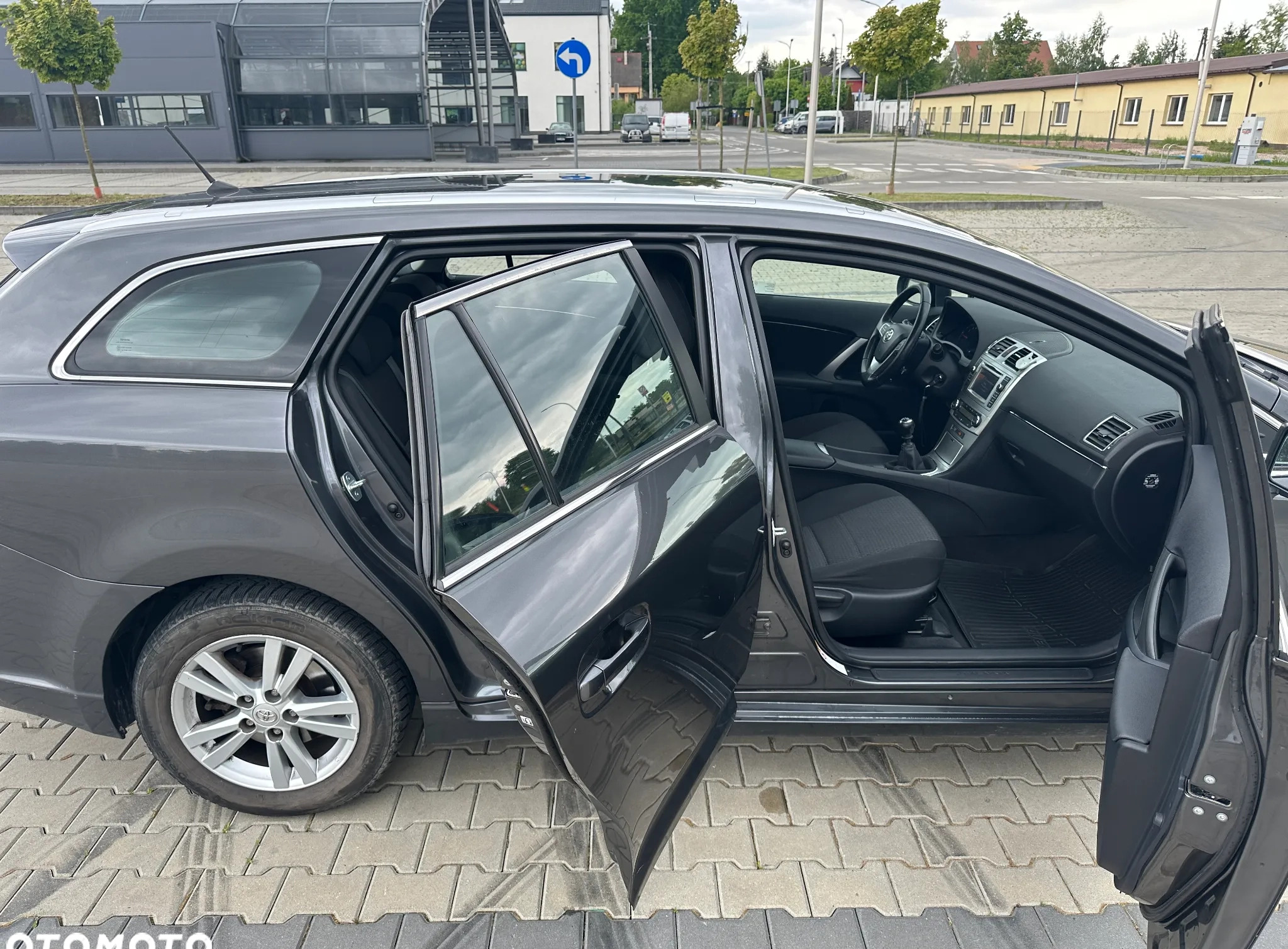 Toyota Avensis cena 46500 przebieg: 182990, rok produkcji 2012 z Lubomierz małe 254